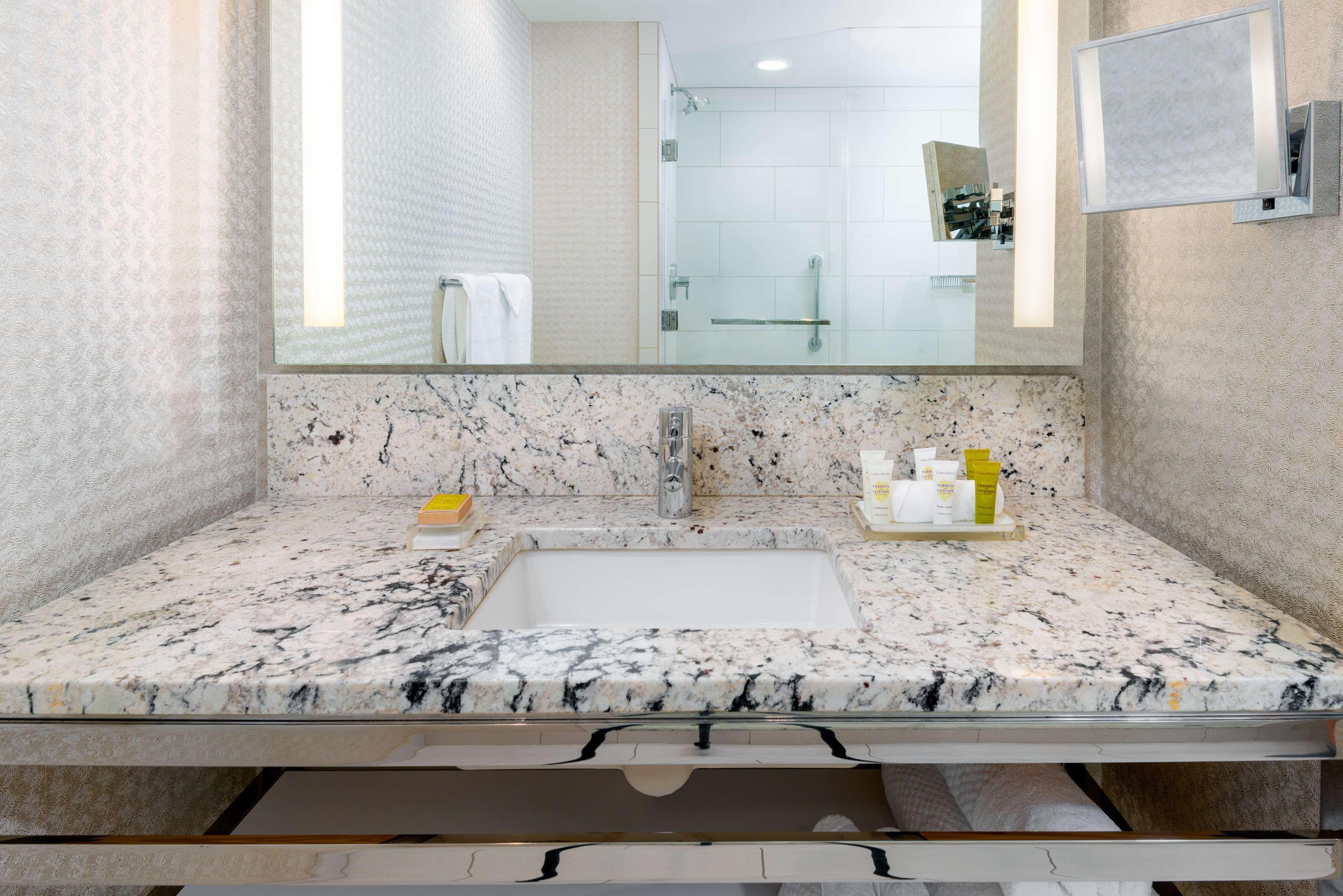Hilton Charlotte Airport Hotel Ngoại thất bức ảnh