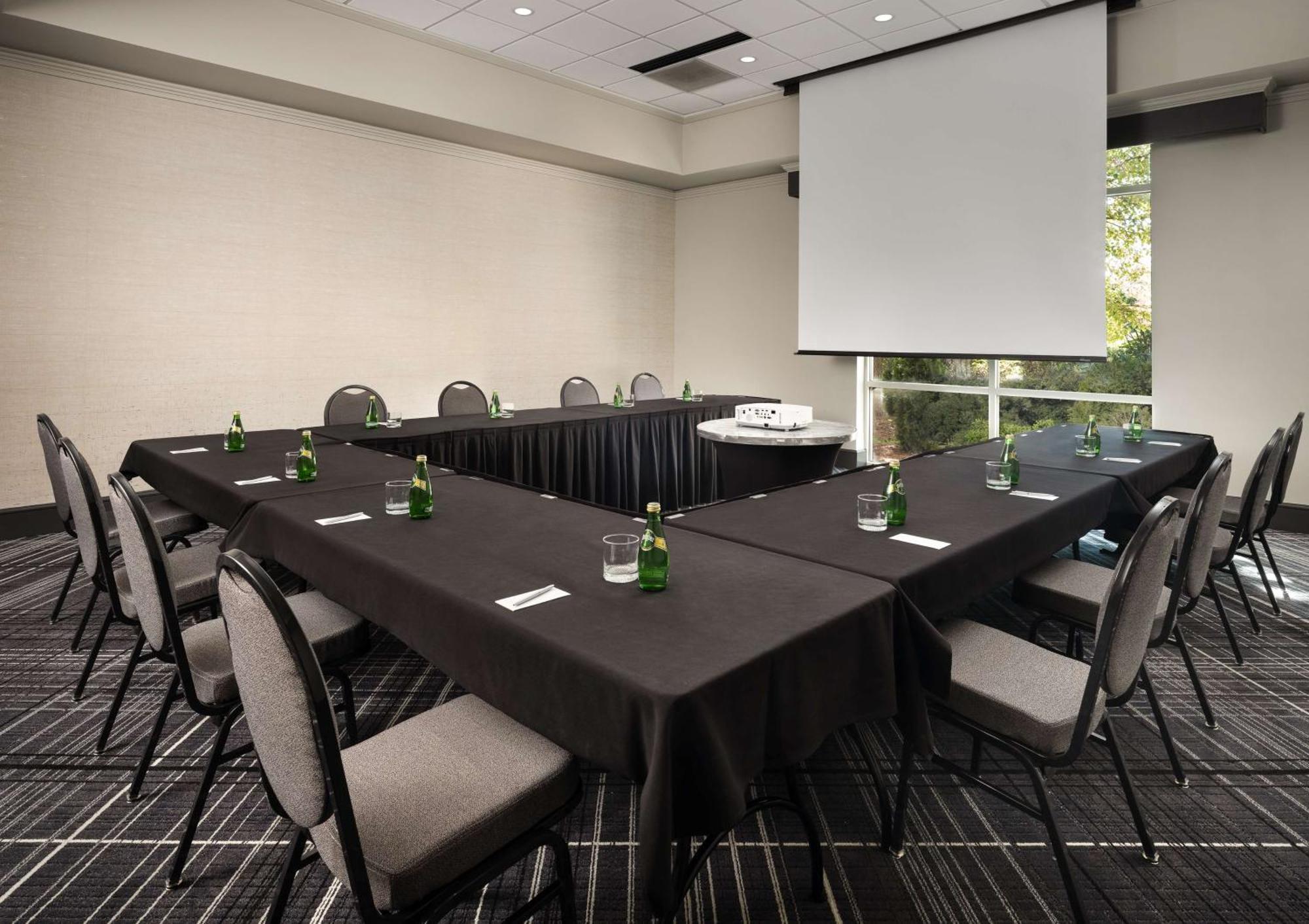 Hilton Charlotte Airport Hotel Ngoại thất bức ảnh
